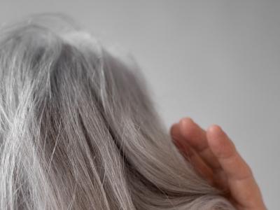 長白髮跟頭皮老化有關嗎！？