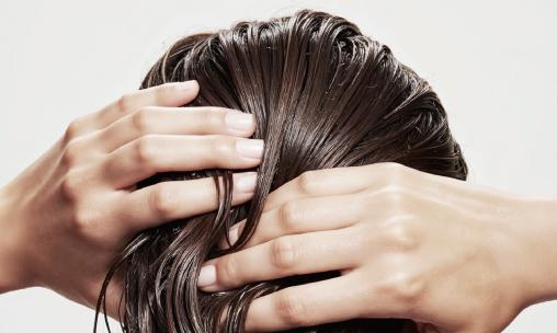 定期角質護理，疏通「毛囊堵塞」，擺脫頭皮油膩異味！